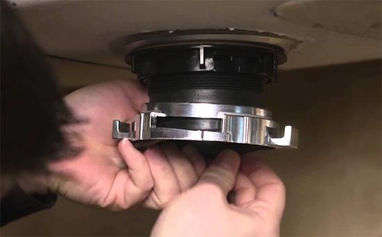 How to remove garbage disposal flange